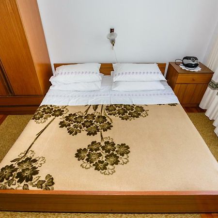 Apartmani Jelica Крк Екстер'єр фото