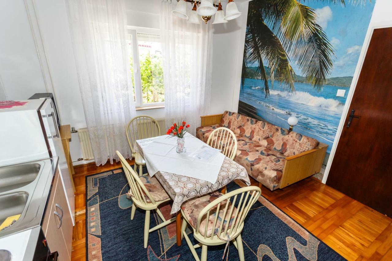 Apartmani Jelica Крк Екстер'єр фото
