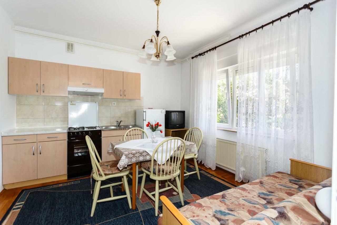 Apartmani Jelica Крк Екстер'єр фото